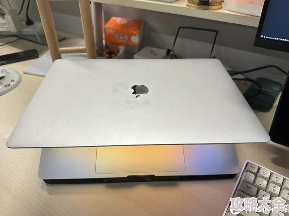 19岁macbookpro照片老伙计依然坚挺运行流畅完美展现十年使用痕迹