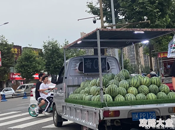 推特yqk路遇卖瓜网友热议yqk与瓜农互动细节