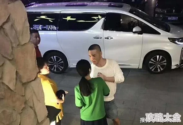 总裁情人庭妍疑似与当红小鲜肉深夜密会豪车接送